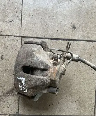 Volkswagen PASSAT B5 Front brake caliper