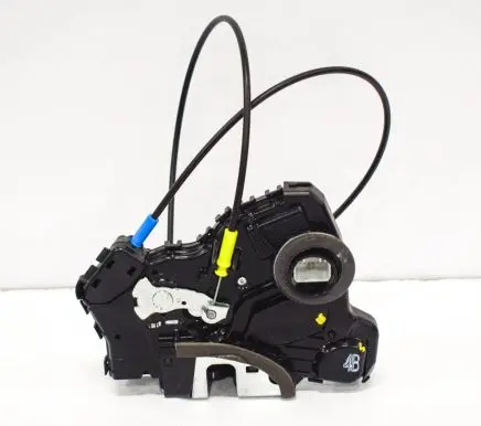 Toyota Auris E180 Front door lock A084219