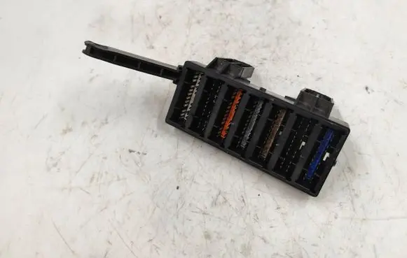 KIA Carnival Fuse module 0K53A67SBI