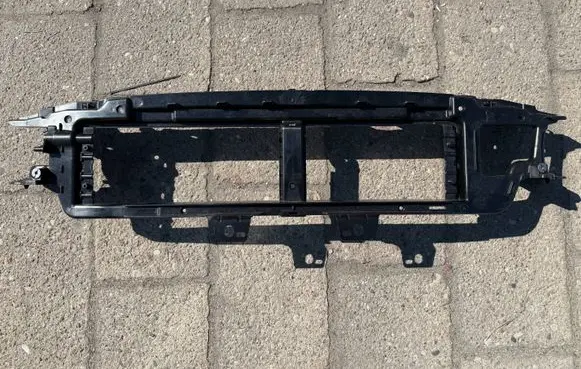 Volvo V60 Radiator trim 32345499