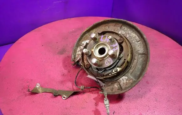 Subaru Forester SH Rear wheel hub spindle/knuckle 