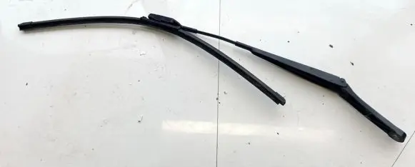 Volkswagen Golf VII Front wiper blade arm 