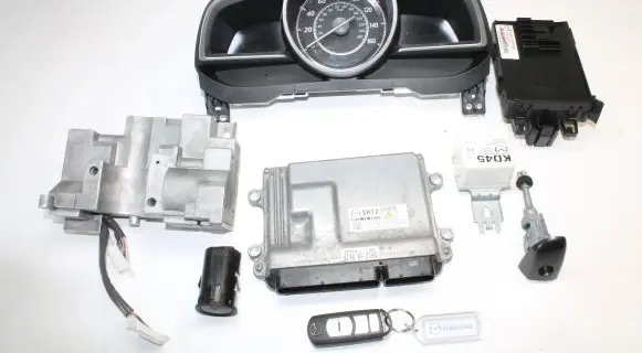 Mazda 3 II Engine ECU kit and lock set SH1218881A KD45675YOG