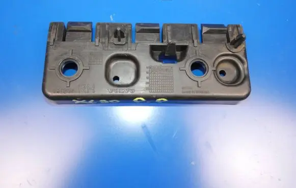 Volvo XC90 Fender mounting bracket 31378134