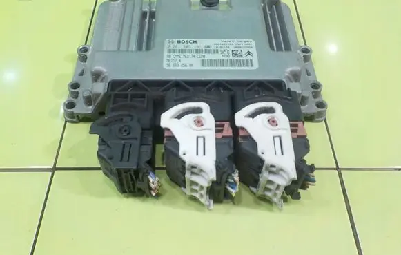 Citroen DS3 Engine control unit/module 0261505191