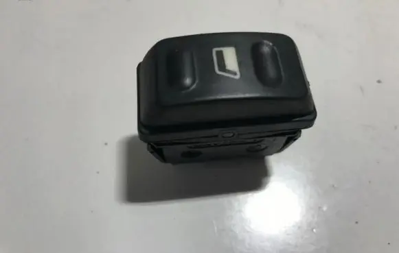 Citroen Xsara Picasso Electric window control switch 22681