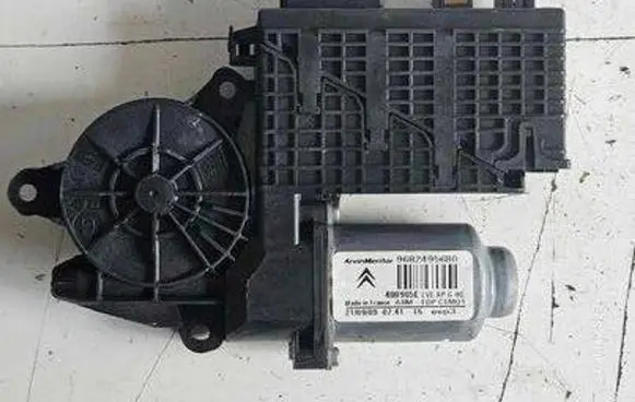 Citroen C4 I Picasso Front door window regulator motor 9682495680 400965E