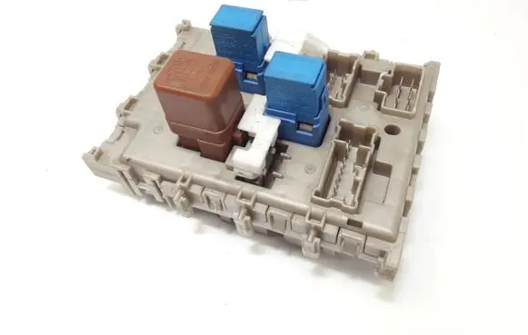 Nissan Almera Fuse module 243505M300