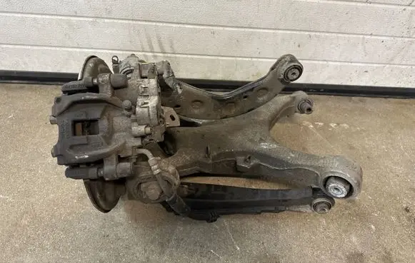 Rear wheel hub spindle/knuckle