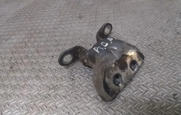 Alfa Romeo 159 Front door lower hinge 