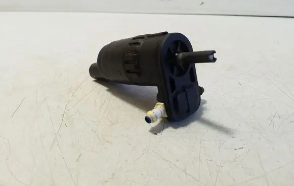 Volkswagen PASSAT B8 Windscreen/windshield washer pump 1K6955651