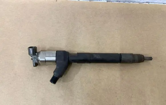 Opel Astra K Fuel injector 55570012 04T 70421