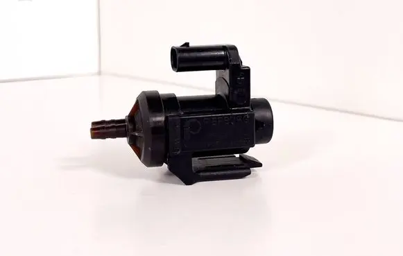 BMW 3 F30 F35 F31 Vacuum valve 8570591 70478502 16T151