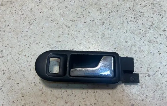 Volkswagen PASSAT B5 Front door interior handle 3B1837114