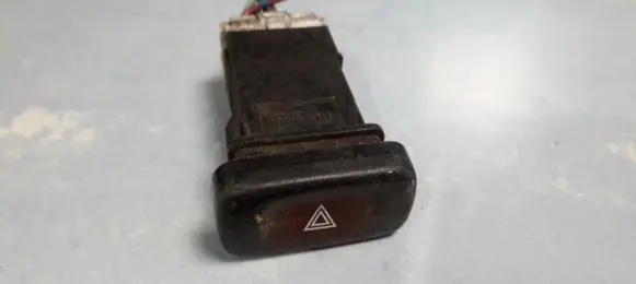 Nissan Primera Hazard light switch