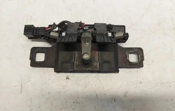 Audi Q7 4M Tailgate lock loop/hook striker 80a827507a-jlk01