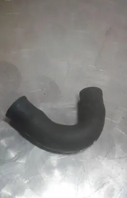 Nissan X-Trail T30 Engine coolant pipe/hose 10D233