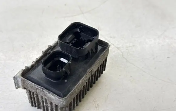 Glow plug pre-heat relay