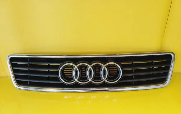 Audi A4 S4 B5 8D Front grill 4B0853651A