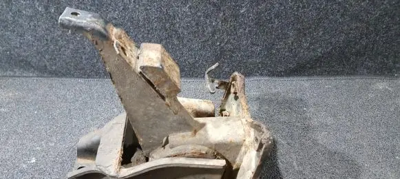 Mitsubishi Space Runner Engine mount bracket