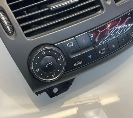 Mercedes-Benz E W211 Climate control unit 2118300685 HW0303 00122803