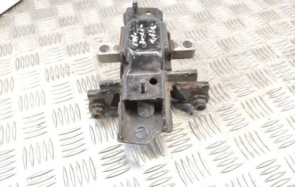 Volkswagen Polo V 6R Engine mount bracket 6q0199555