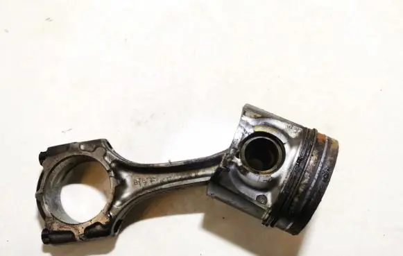 Toyota Corolla Verso E121 Piston with connecting rod