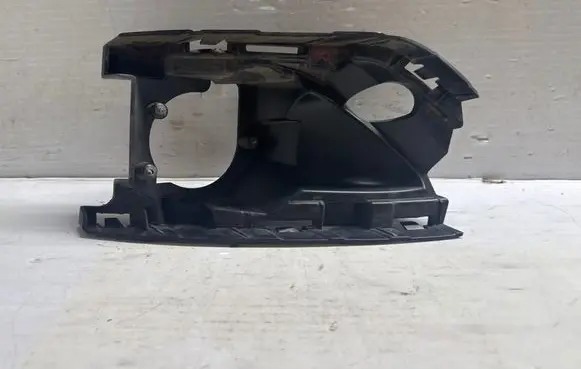 Volvo XC40 Fog light bracket 31407959