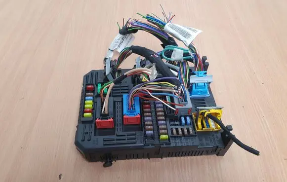 Citroen C3 Fuse module 9830790580