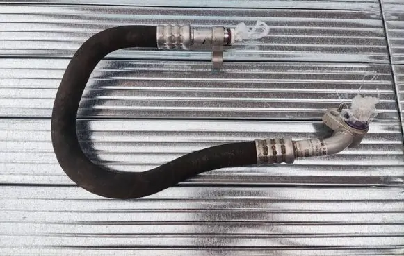 Air conditioning (A/C) pipe/hose