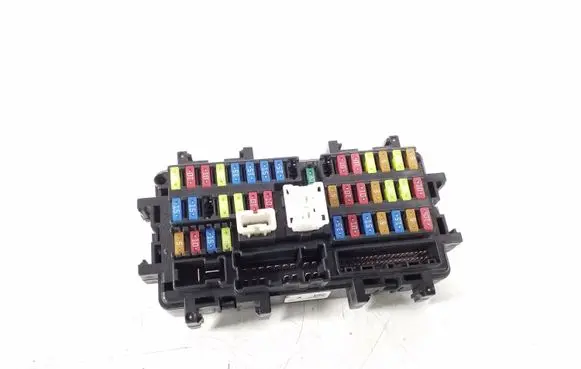 Infiniti Q50 Fuse module