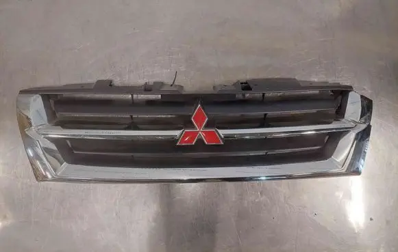 Mitsubishi Pajero Front bumper upper radiator grill 387981 MR38798182