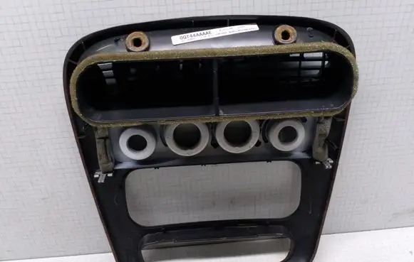 Chrysler Neon II Dashboard center trim panel 0QT44AAAAE 05291335