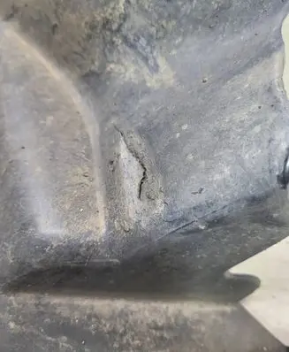 Front wheel arch liner splash guards