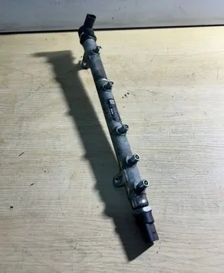 Mercedes-Benz C W203 Fuel main line pipe A6110700395