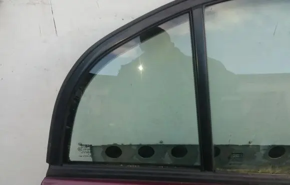 Honda Accord Rear vent window glass 