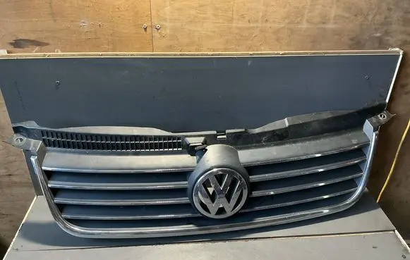 Volkswagen PASSAT B5.5 Front bumper upper radiator grill 3B0853651L 3B0853651K 3B0853651J