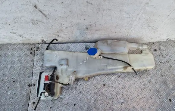 Honda CR-V Windshield washer fluid reservoir/tank
