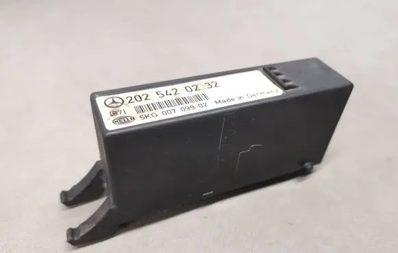 Mercedes-Benz C W202 Other control units/modules 2025420232 5KG00709902
