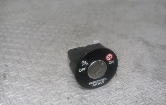 Passenger airbag on/off switch