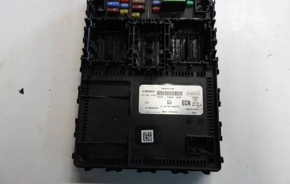 Ford Fiesta Fuse module HU5T15604ECN F005V02639 A13535292
