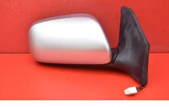 Toyota Avensis Verso Front door electric wing mirror 015829