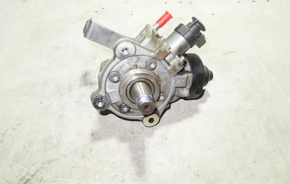 Volkswagen PASSAT B7 Fuel injection high pressure pump 0445010526 03L130755L