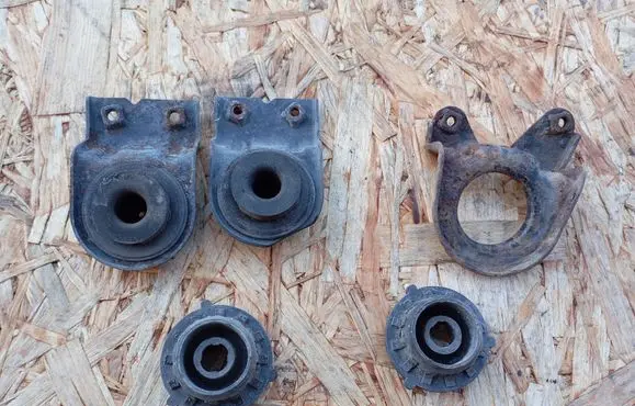 Hyundai i30 Radiator mount bracket 