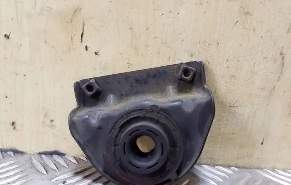 Radiator mount bracket