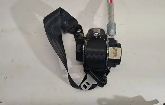 Rear seatbelt
