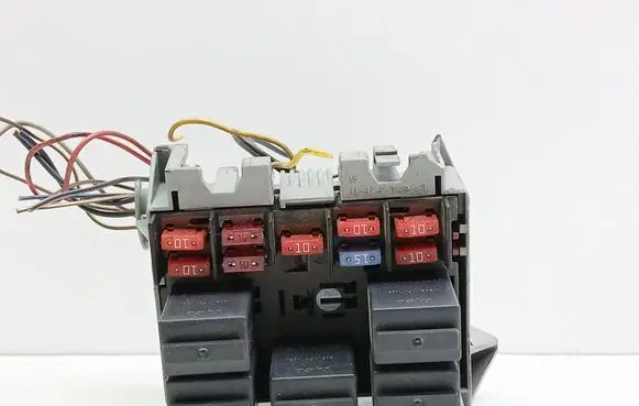 Opel Combo C Fuse module 