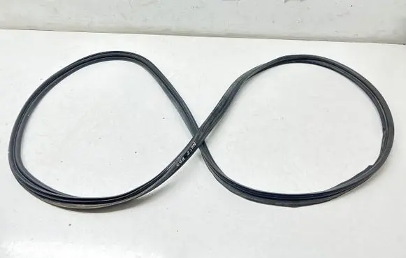 Nissan Note (E12) Trunk rubber seal (body) 