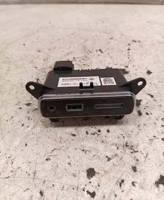 Jeep Grand Cherokee USB socket connector 68141322AA 61571C1824