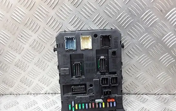 Citroen C5 Fuse module 966405888002
